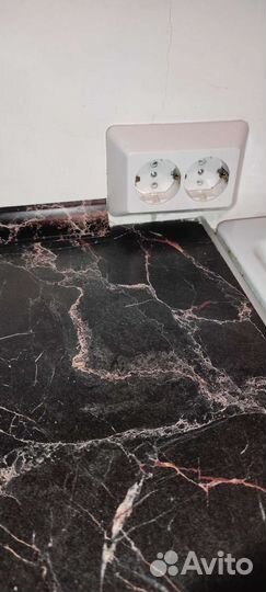 Столешница с раковиной и краном для кухни