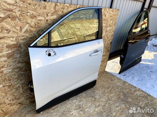 Передняя левая дверь Toyota Rav 4 Xa 50