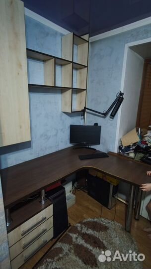 Угловой письменный стол