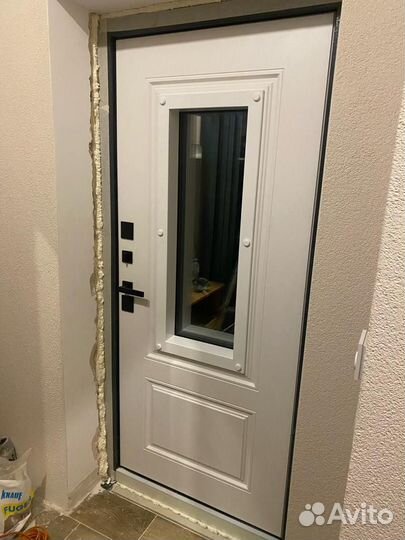 Дверь входная со стеклом и терморазрывом