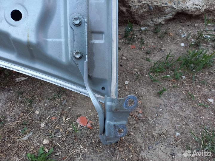 Петли капота тойота пробокс 2016г