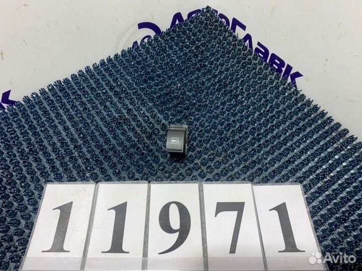 Кнопка стеклоподъемника Volkswagen Passat