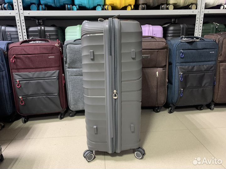 Комплект чемоданов S и L из полипропилена