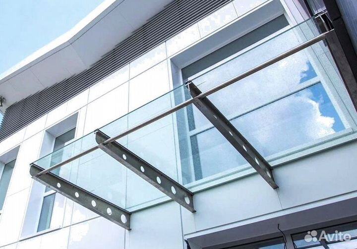 Козырек над крыльцом