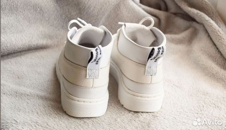 Ботинки женские Dr. Martens белые