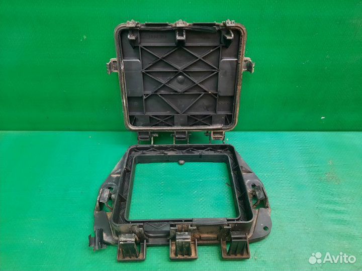 Корпус блока предохранителей Volkswagen Golf 4