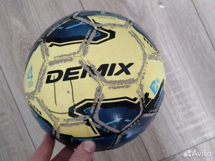 Футбольный мяч demix