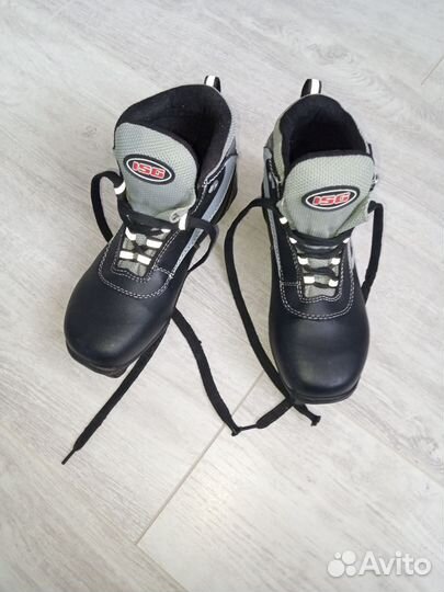 Лыжные ботинки
