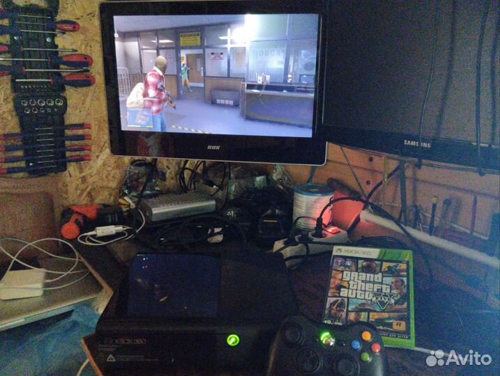Xbox 360 E + Kinect + 35 дисков лицензия