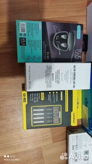 Пустые коробки от зарядок приставки роутера наушни