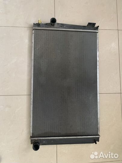 Радиатор охлаждения Toyota RAV 4