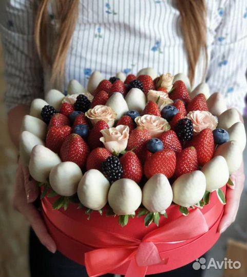 Букет из клубники в шоколаде/ Доставка 24 ч