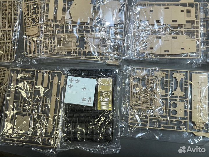 Сборная модель A7V tank (krupp) & engine Meng