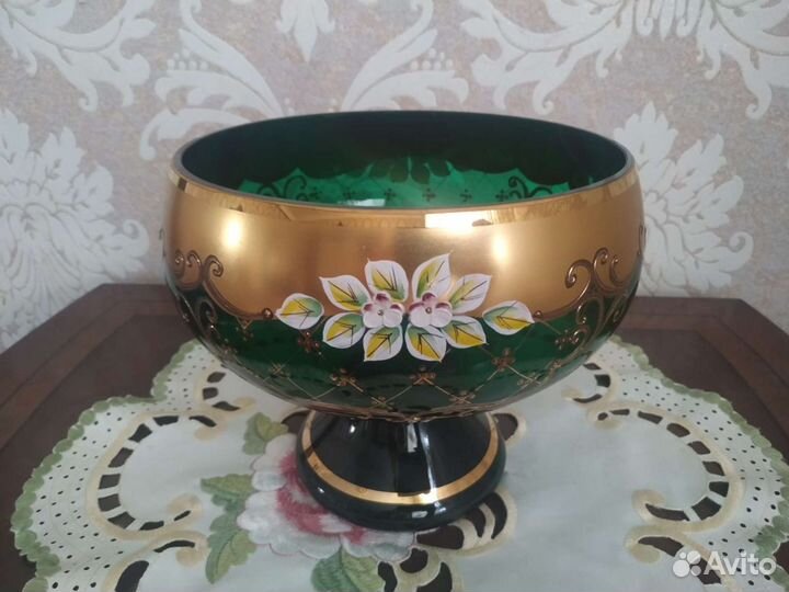 Ваза для фруктов на ножке