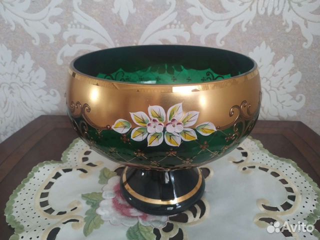 Ваза для фруктов на ножке