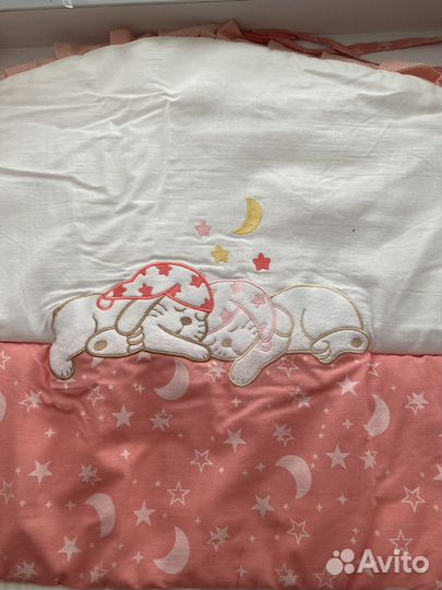 Детская кроватка с маятником