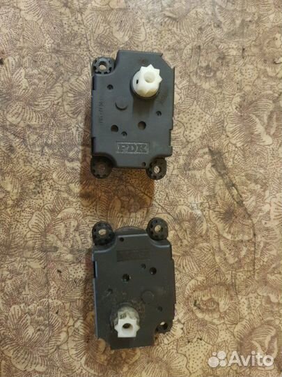 Моторчик заслонки печки Renault Megane 2 1.6 2008