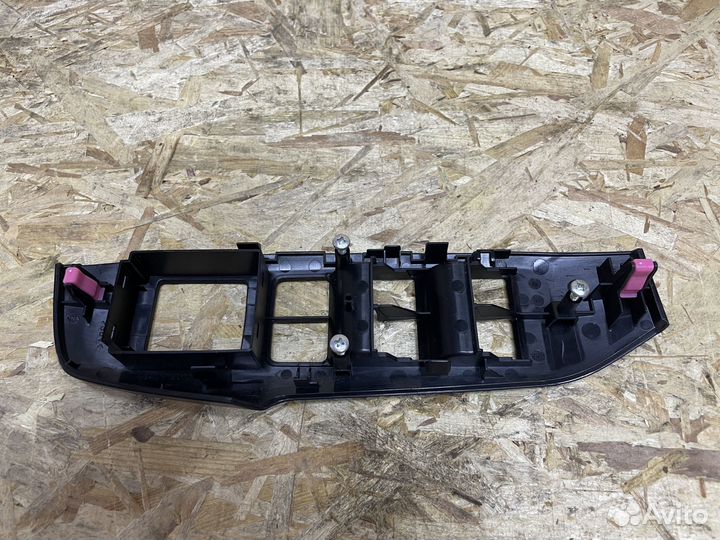 Накладка стеклоподъемников левая Lexus NX