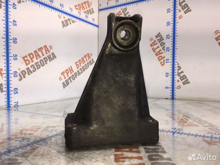 Мерседес Спринтер Кронштейн двигателя правый Прав