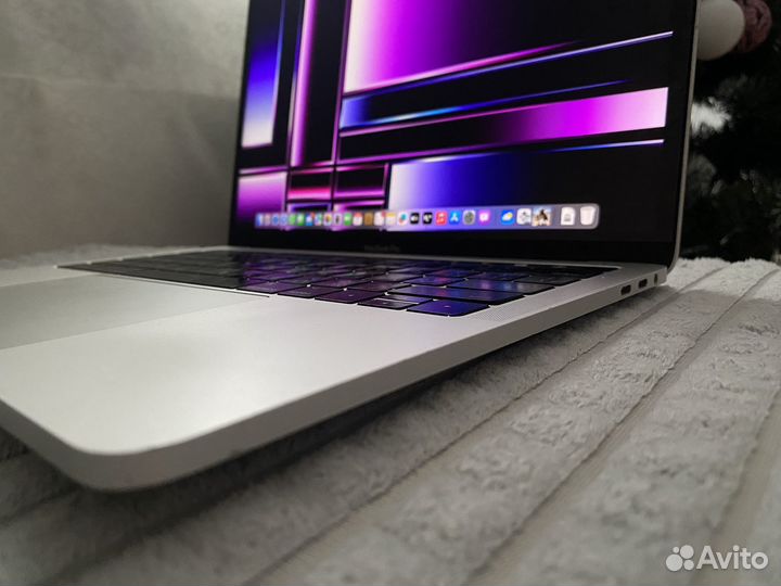 Macbook pro 13 2017 core i7/8gb/touch bar