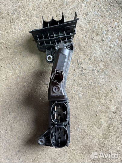 Распределитель тока BMW G30/G31 бмв 8736411