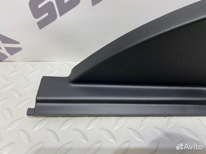 Накладка торпедо передняя правая Mercedes Gls 350