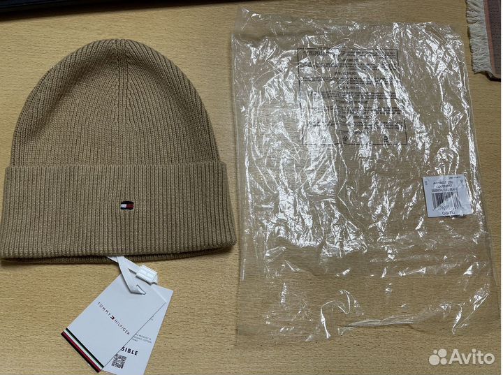 Шапка унисекс Tommy Hilfiger