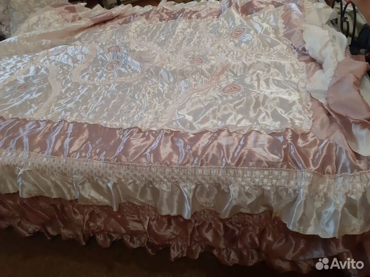 Покрывало 220х230 новое наволочки