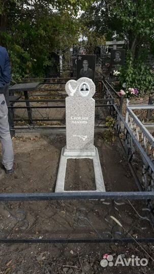 Памятник из мраморной крошки