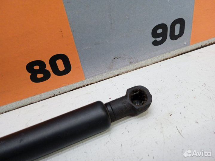 Амортизатор багажника Volkswagen Touareg 7LA 3.2