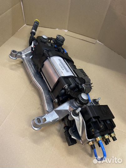 Компрессор пневмоподвески VW Toureg 10-18