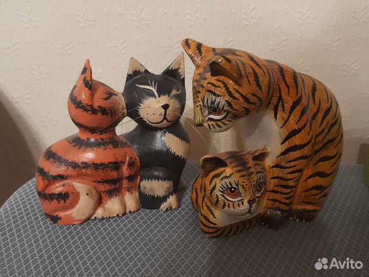 Тигры,кошки деревянные сувениры