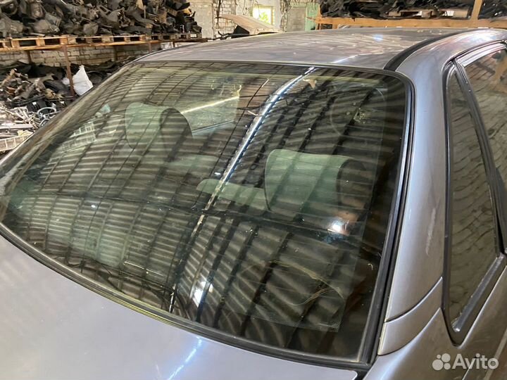 Заднее ветровое стекло Vokswagen Passat B3