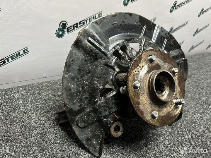 Поворотный кулак передний девый Lexus RX4