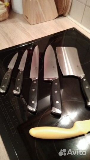 Набор ножей на подставке+нож для нарезки хлеба