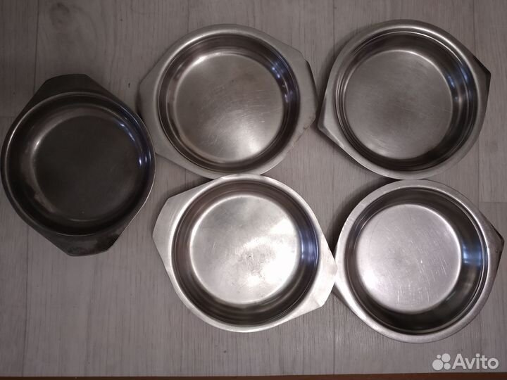 Тарелки из нержавейки и ложки, вилки СССР