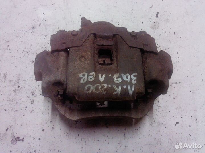 Суппорт задний левый Toyota Land Cruiser 200