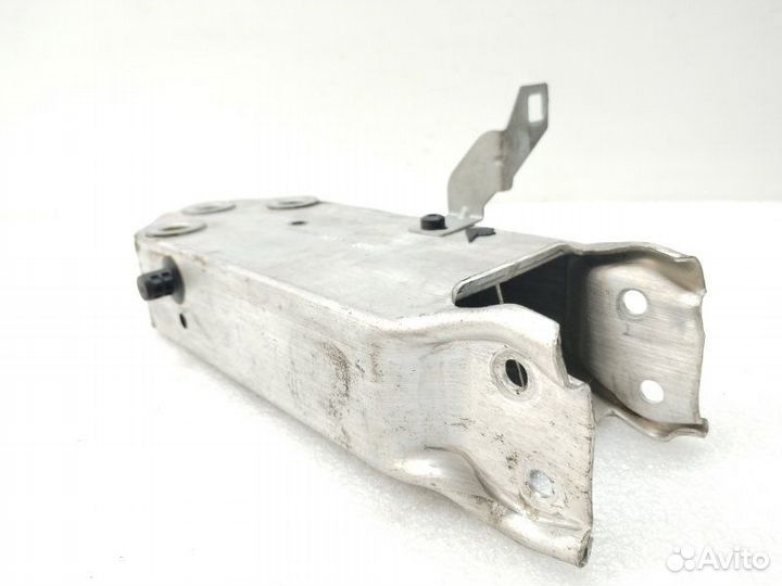 Кронштейн усилителя бампера передний правый Bmw