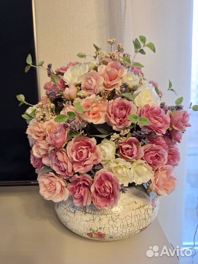 Искусственный букет в кашпо