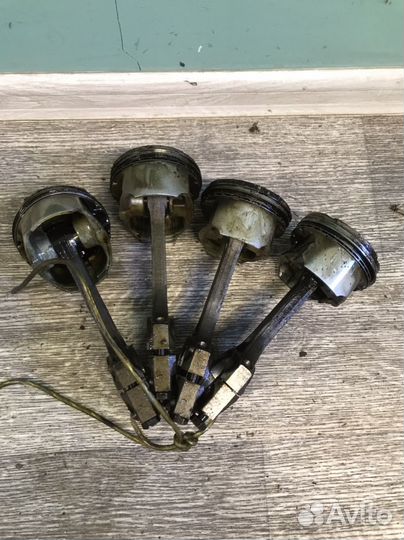 Поршень с шатуном Chevrolet Lacetti 2.6