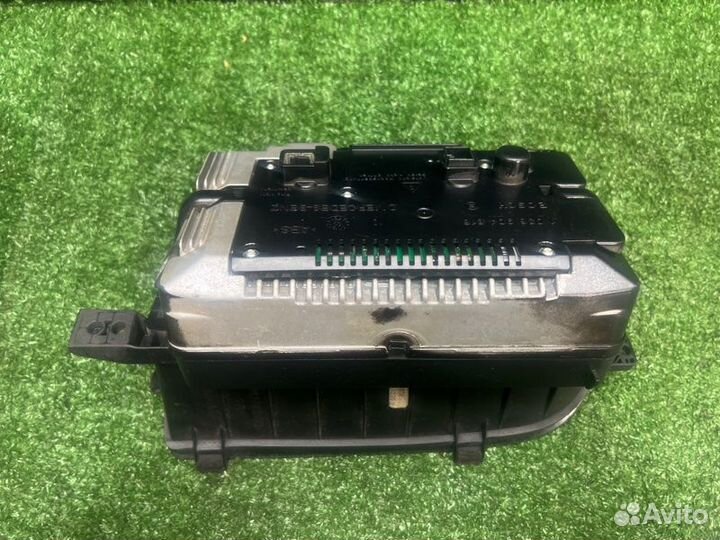 Монитор Mercedes S W221