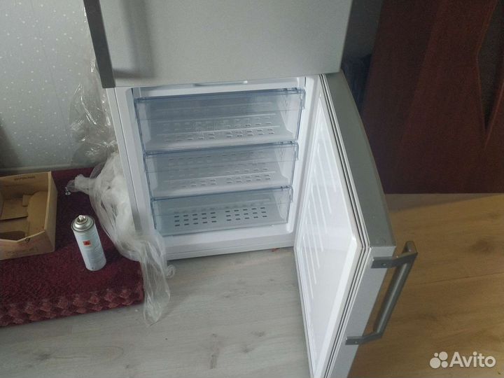 Холодильник новый