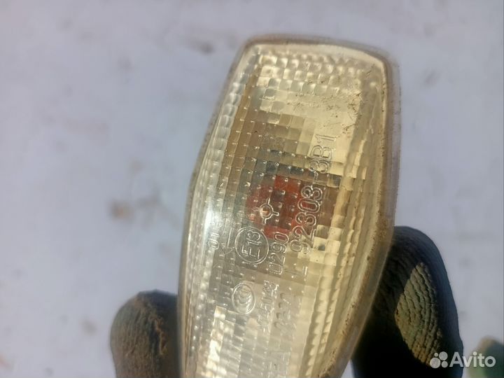 Повторитель поворота левый Kia Sorento 2002–2006