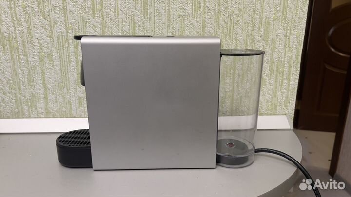 Кофемашина nespresso essenza mini