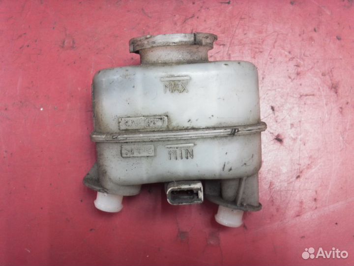 Бачок тормозного цилиндра 4609131U00 Nissan Cefiro