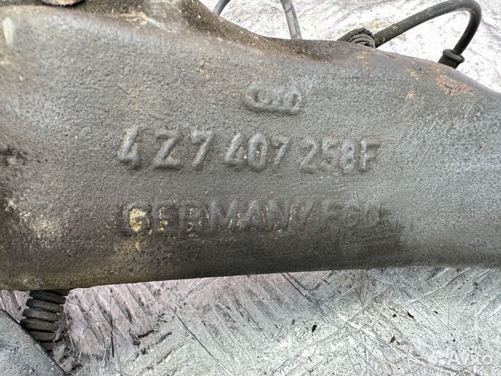 Поворотный кулак передний правый Audi A6 Allroad