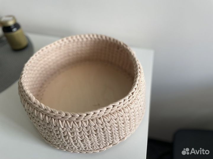 Корзина из бежевой трикотажной пряжи р-р средний