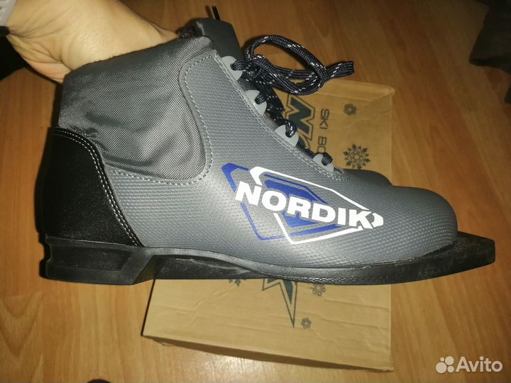 Лыжные ботинки