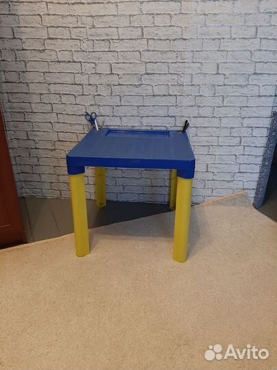 Детский столик