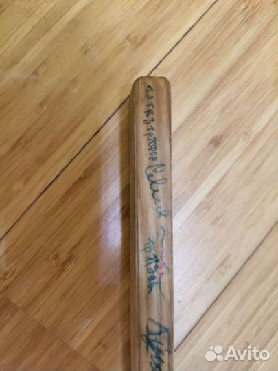 Клюшка с автографами хоккеистов ск Салавата Юлаева